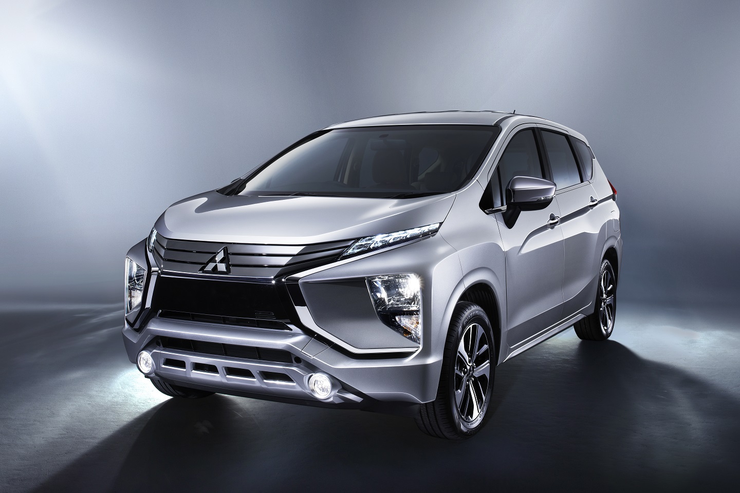 Mitsubishi expander фото