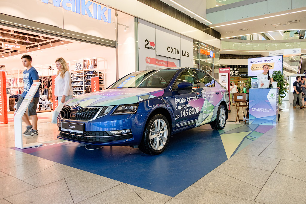 Сити молл выставка. Mall машина. Европа Сити Молл выставка автомобилей. Розыгрыш автомобиля Охта Молл. Выставка автомобилей в ТК лето СПБ.